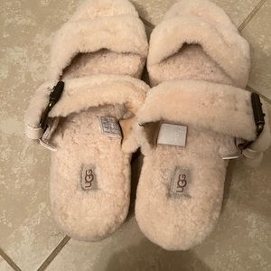 Ugg slides barely worn will feel so warm paired with jeans or leggings!!